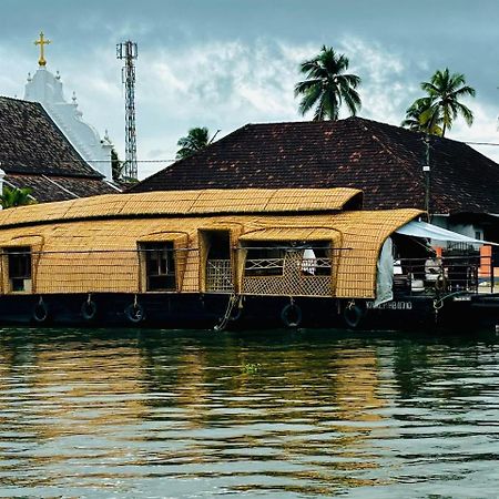 Marvel Cruise Hotel Alappuzha Exterior photo
