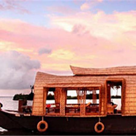 Marvel Cruise Hotel Alappuzha Exterior photo