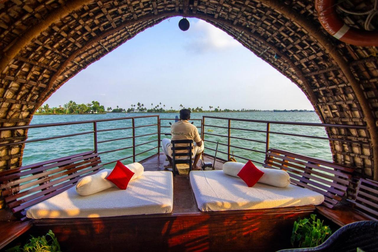 Marvel Cruise Hotel Alappuzha Exterior photo