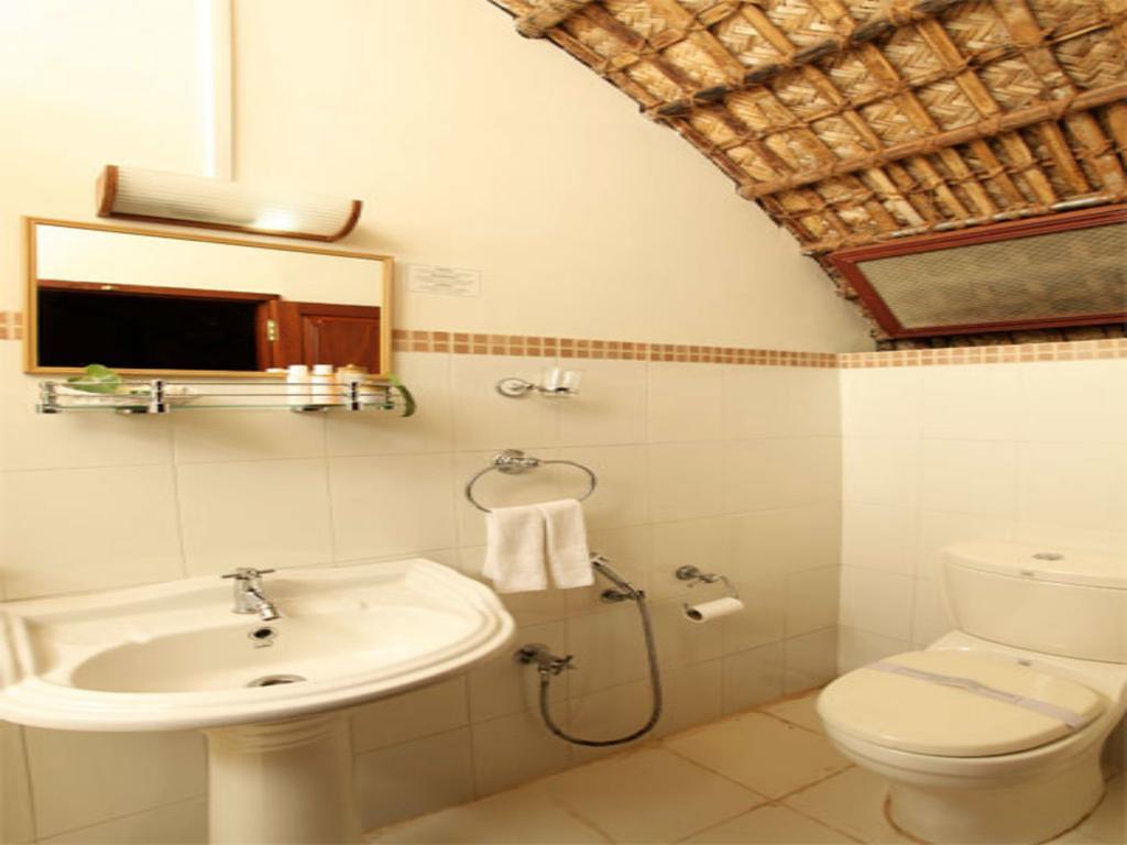 Marvel Cruise Hotel Alappuzha Room photo