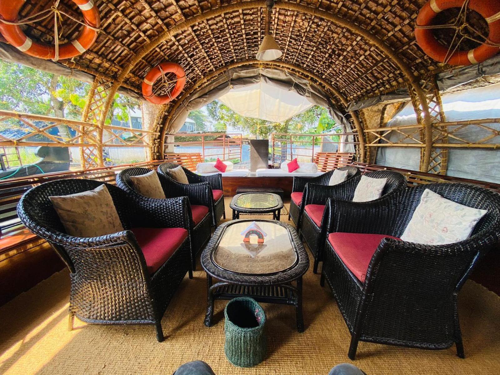 Marvel Cruise Hotel Alappuzha Exterior photo