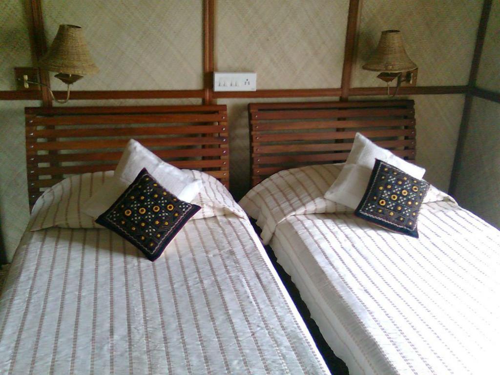 Marvel Cruise Hotel Alappuzha Room photo