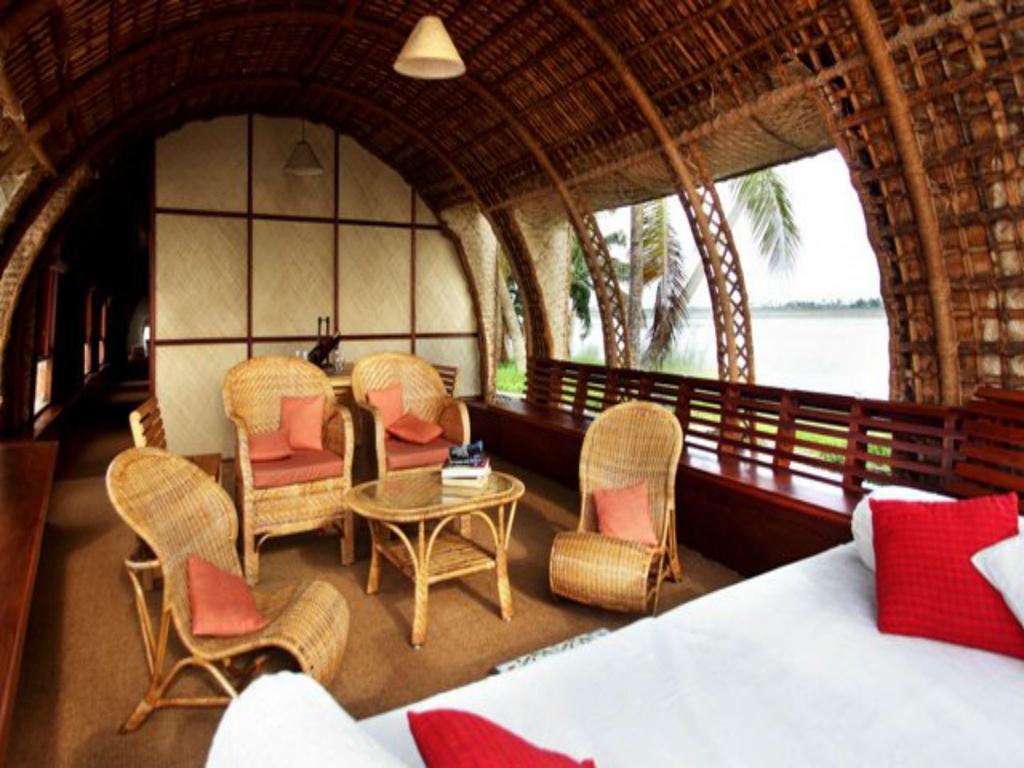 Marvel Cruise Hotel Alappuzha Exterior photo
