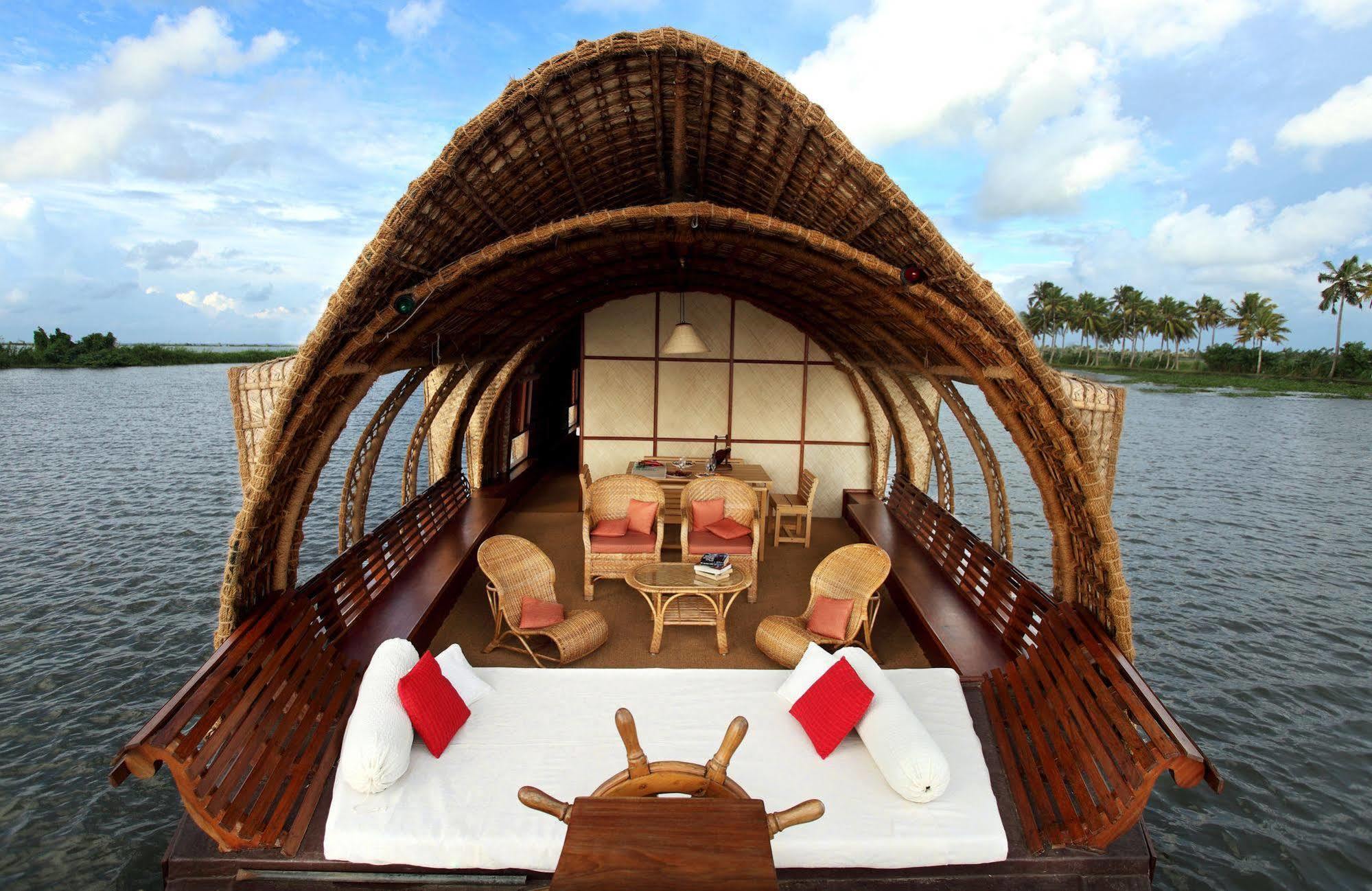 Marvel Cruise Hotel Alappuzha Exterior photo