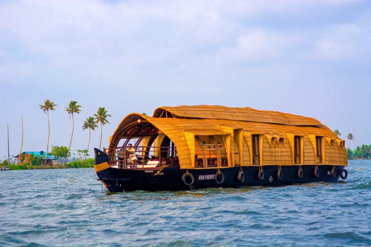 Marvel Cruise Hotel Alappuzha Exterior photo