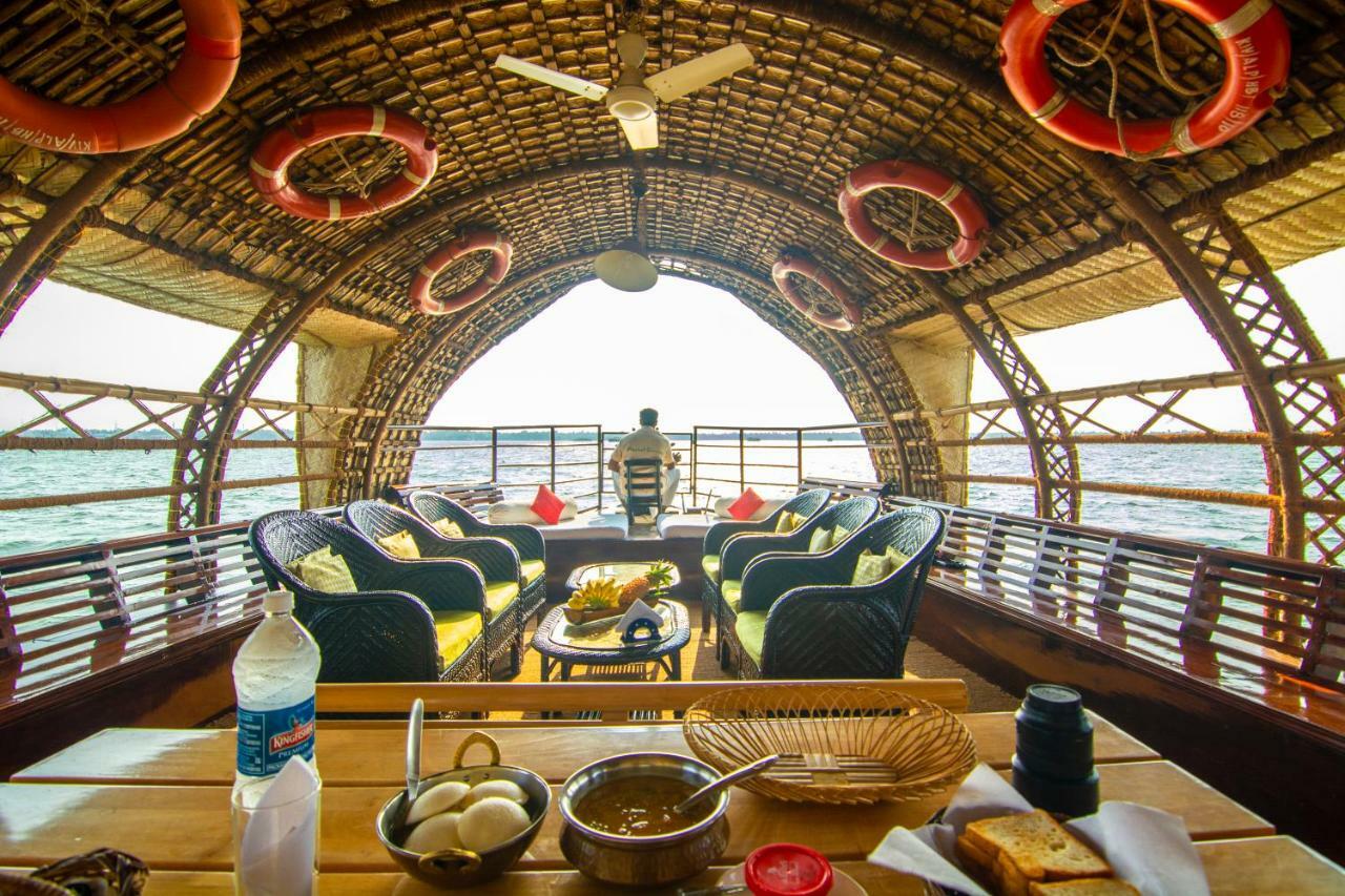 Marvel Cruise Hotel Alappuzha Exterior photo