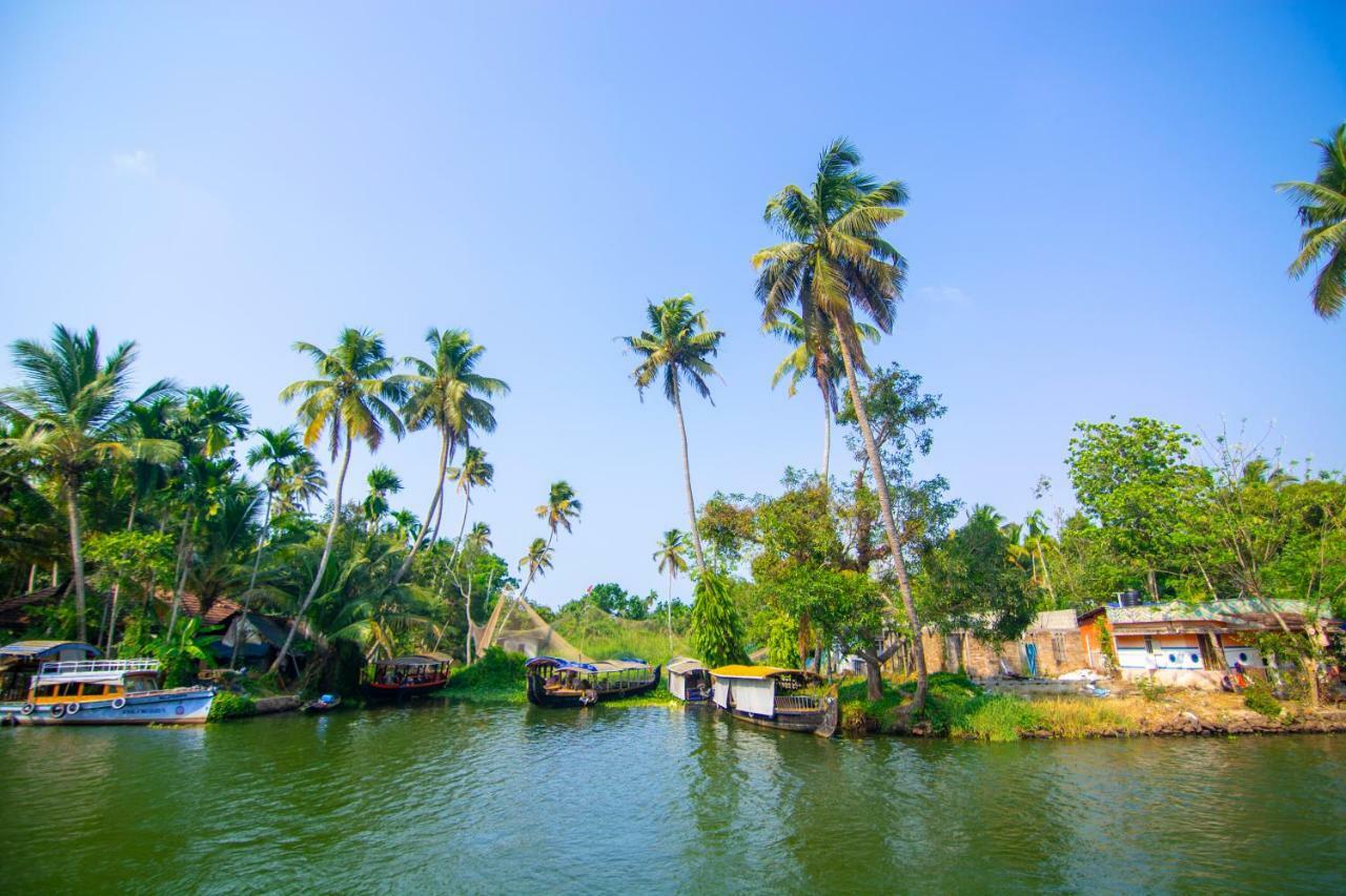 Marvel Cruise Hotel Alappuzha Exterior photo