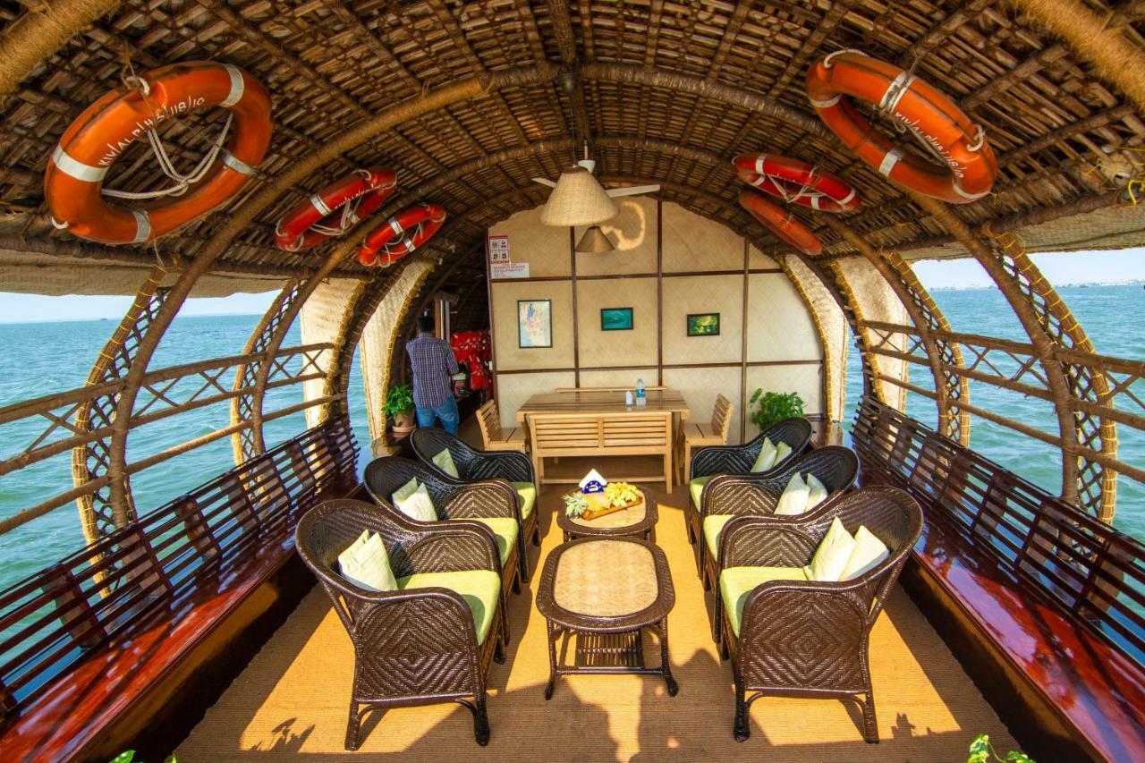 Marvel Cruise Hotel Alappuzha Exterior photo