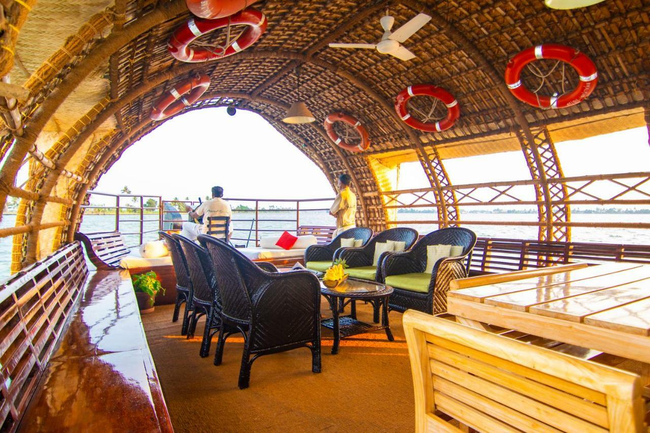 Marvel Cruise Hotel Alappuzha Exterior photo
